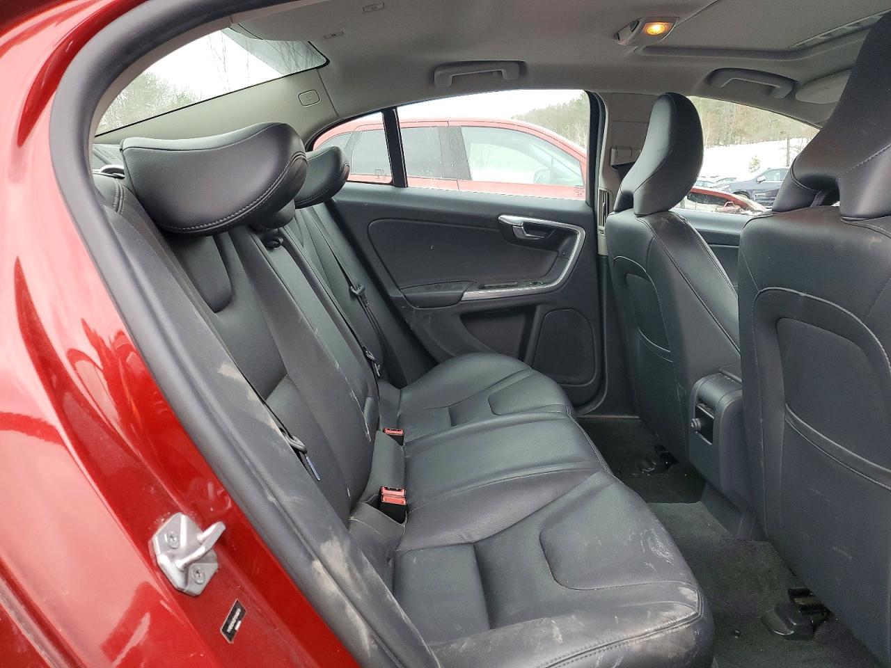 2015 VOLVO S60