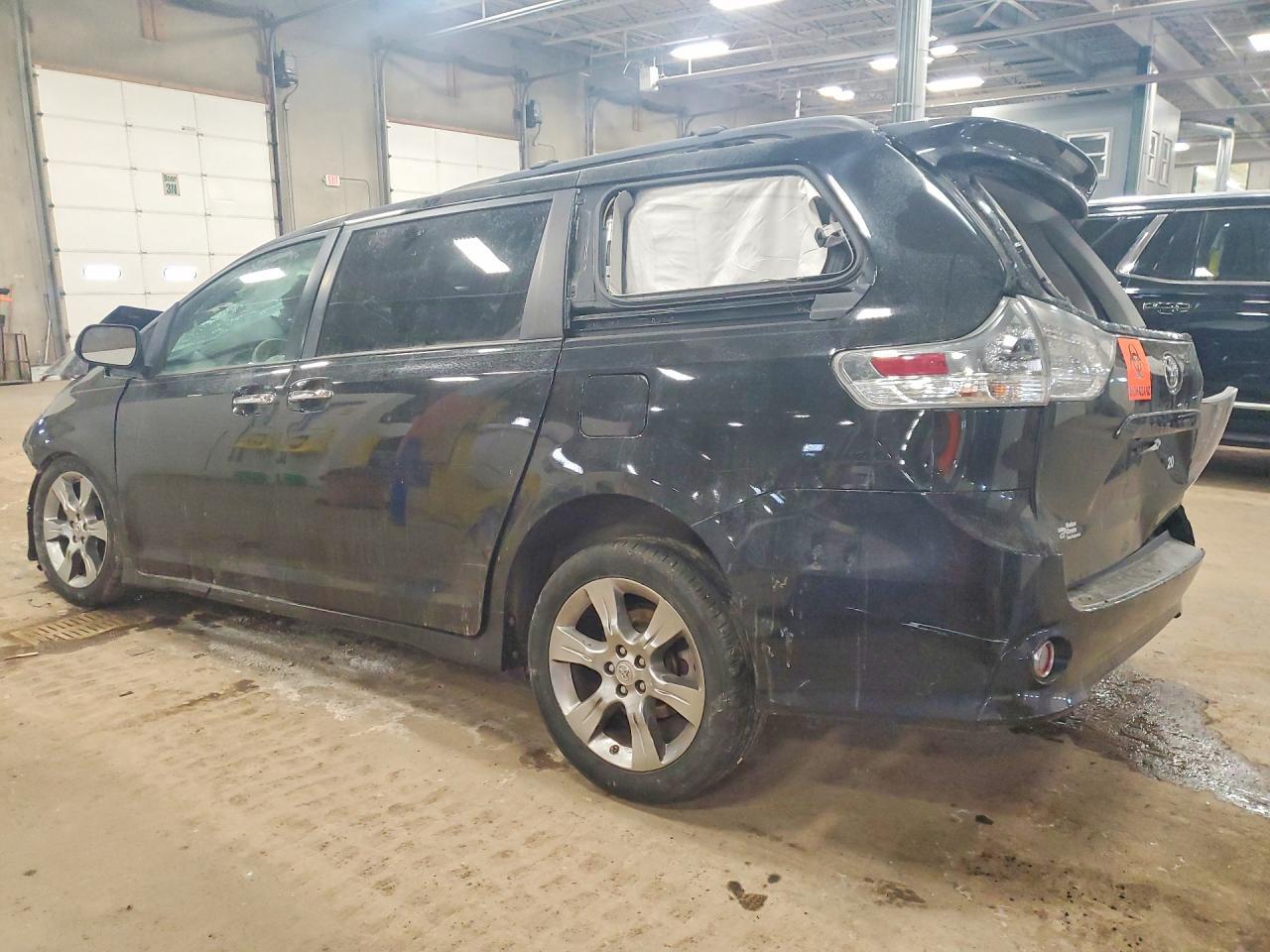 2014 TOYOTA SIENNA