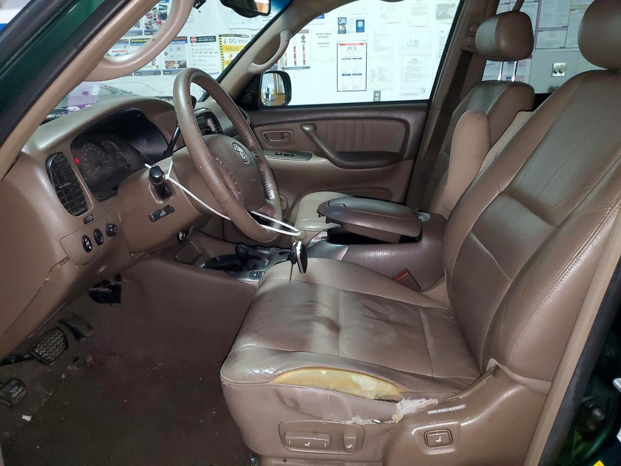 2004 TOYOTA Sequoia