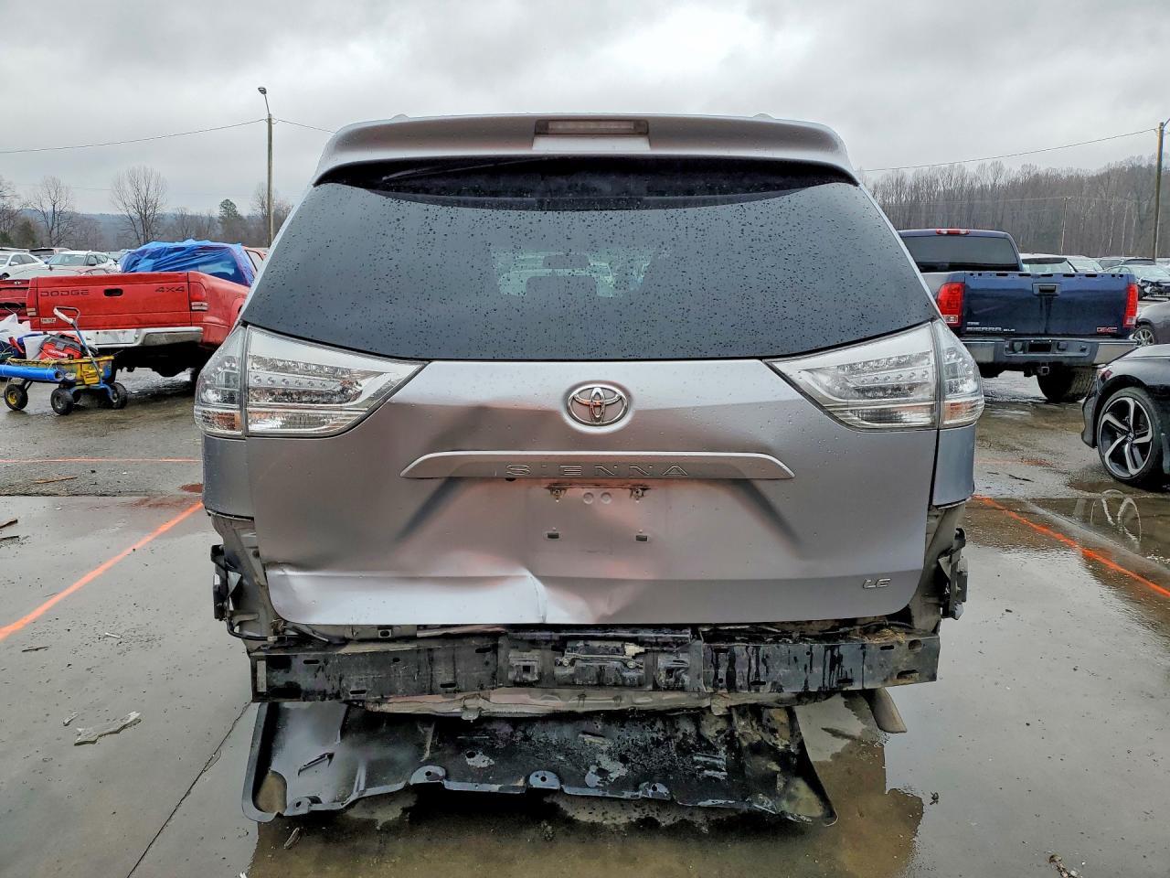 2015 TOYOTA SIENNA