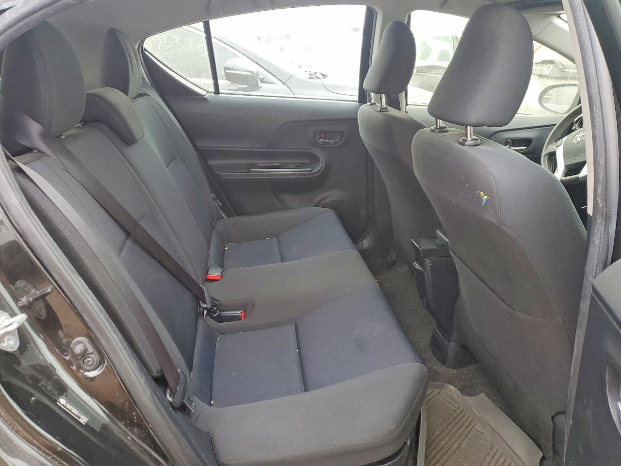 2016 TOYOTA Prius c