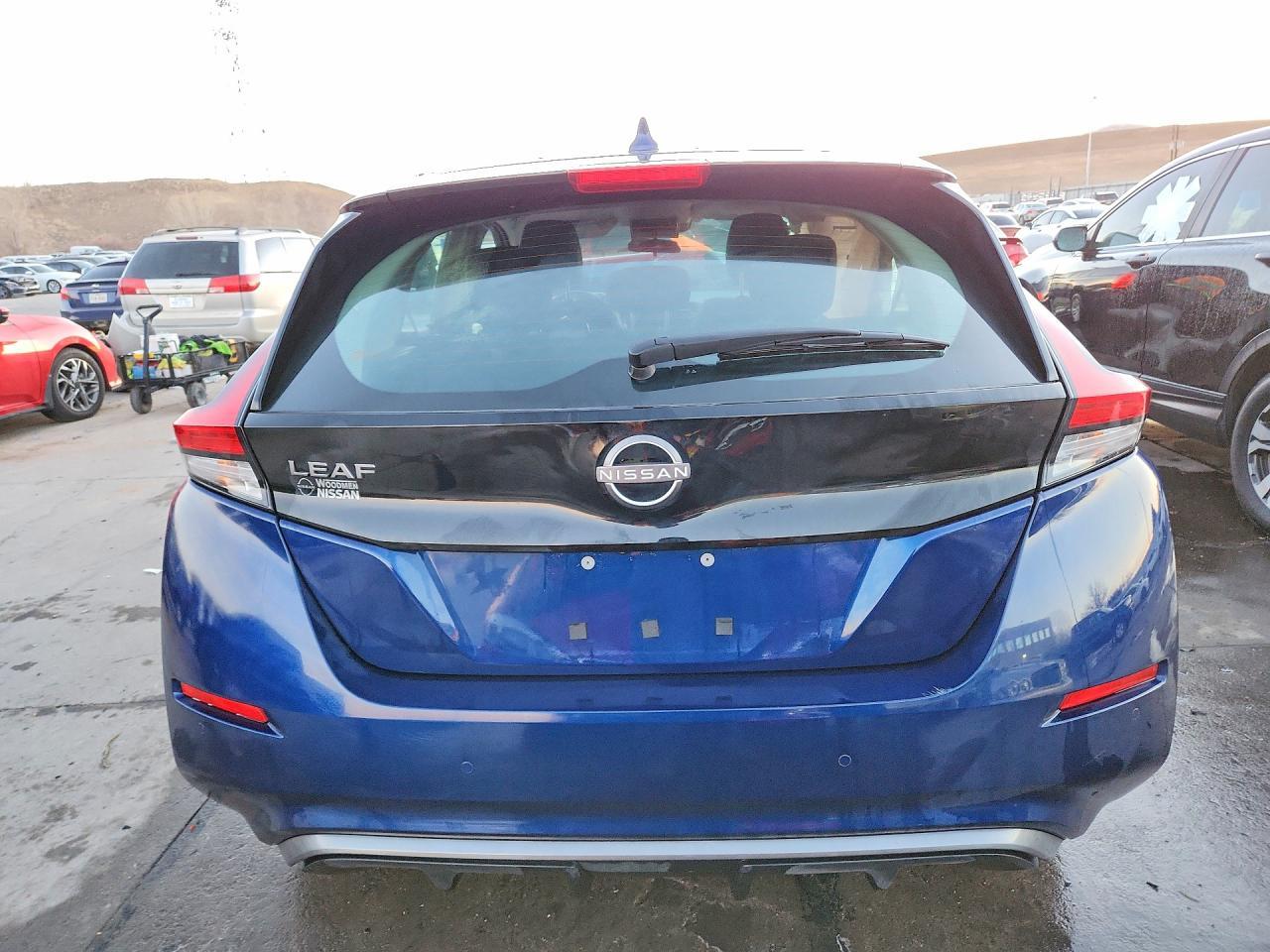 2025 NISSAN LEAF