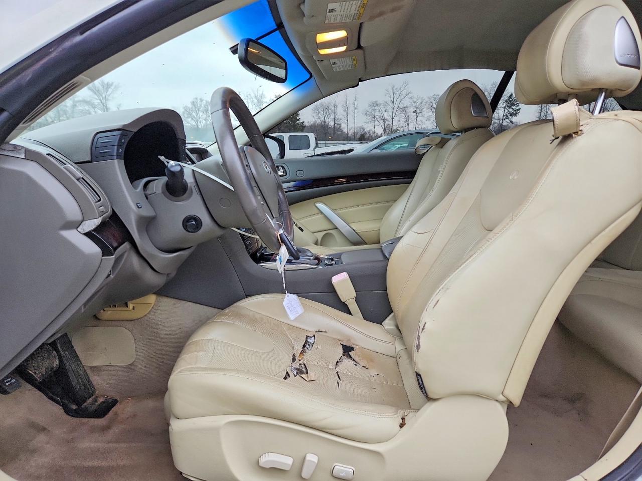2011 INFINITI G37