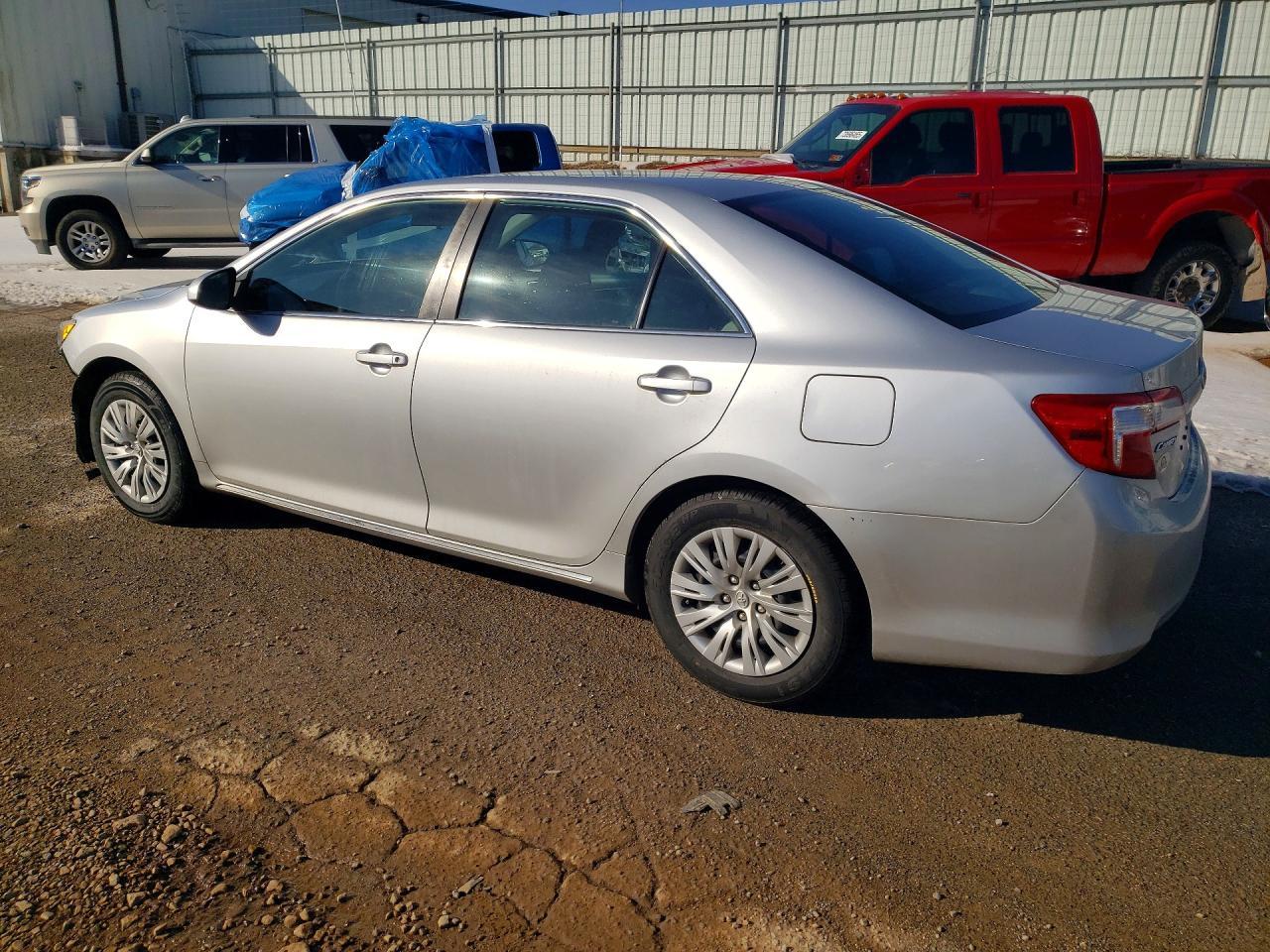 2014 TOYOTA CAMRY