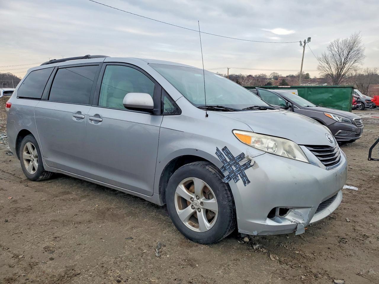 2012 TOYOTA SIENNA