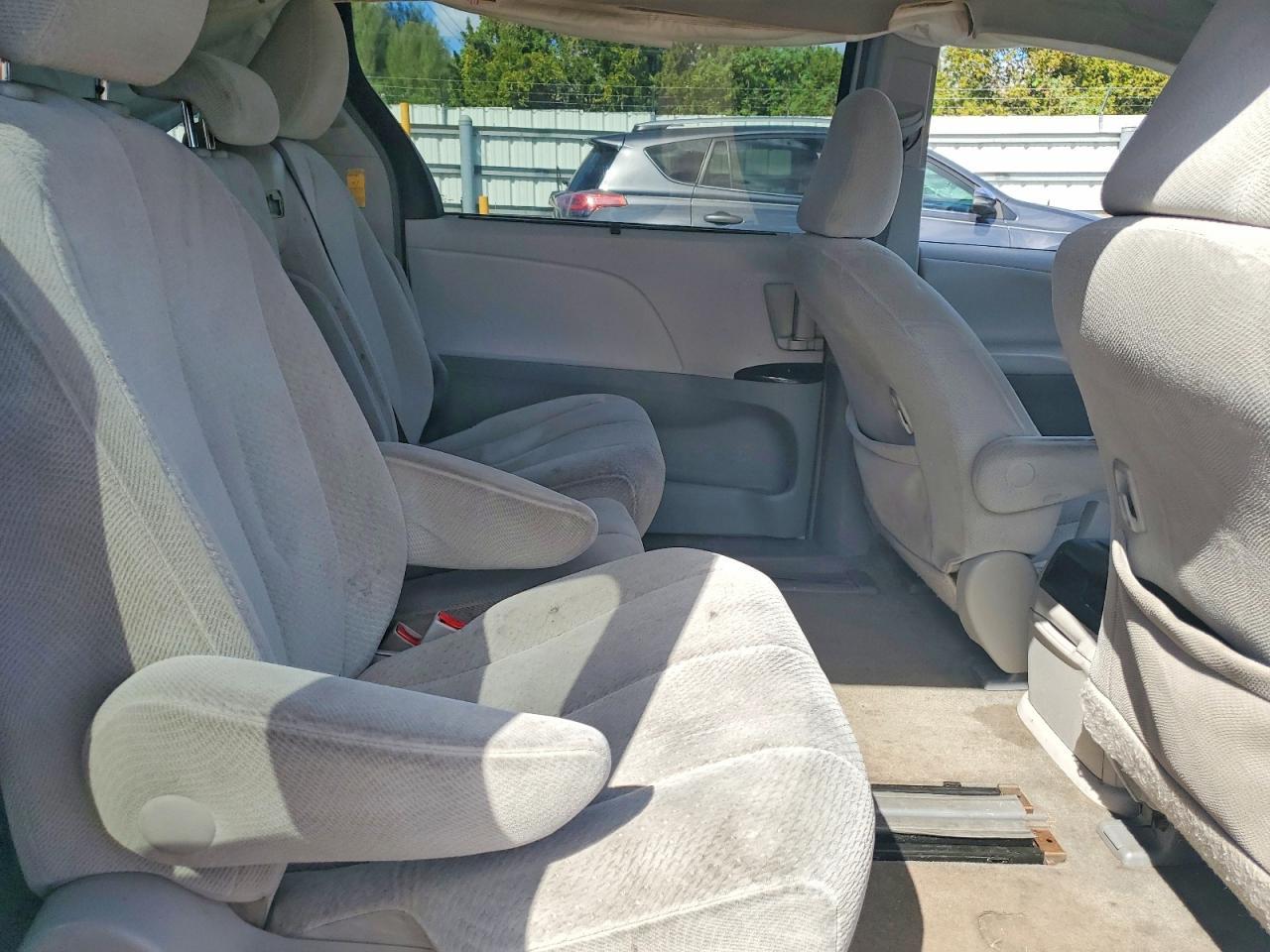 2014 TOYOTA SIENNA