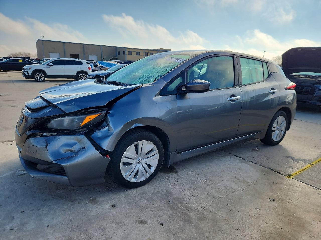 2023 NISSAN LEAF