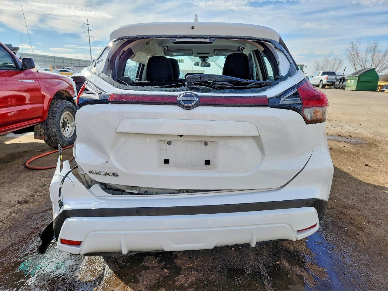 2024 NISSAN KICKS
