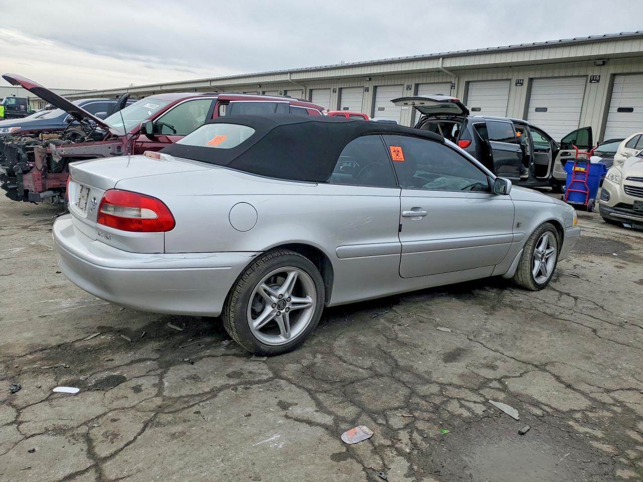 2001 VOLVO C70