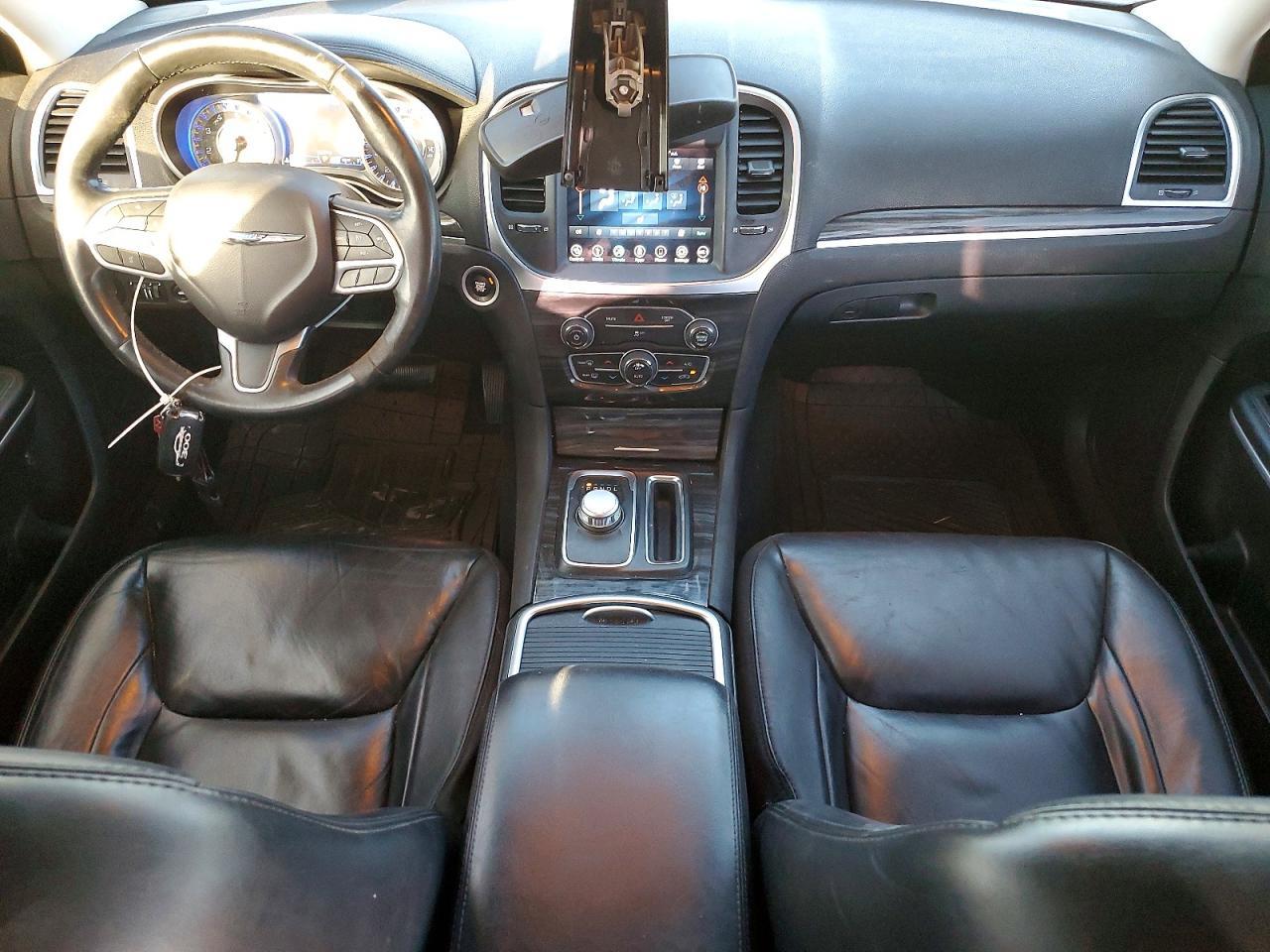 2019 CHRYSLER 300