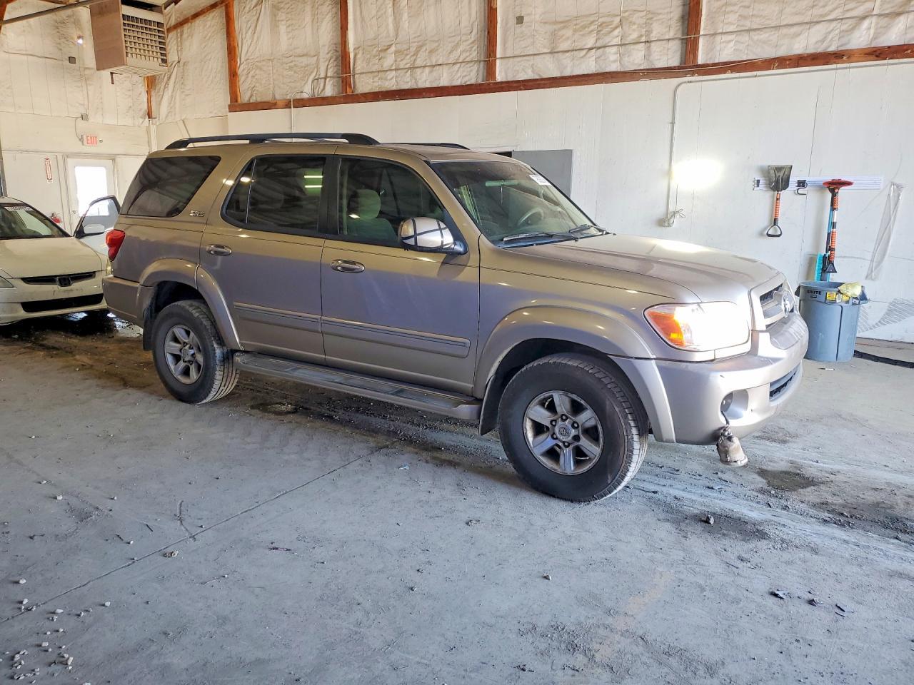 2005 TOYOTA Sequoia