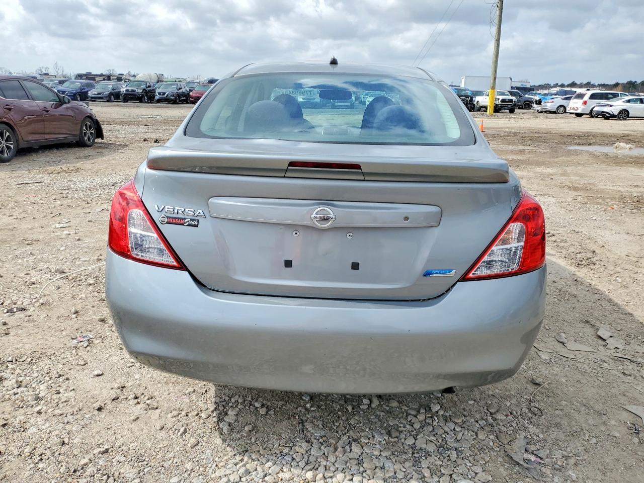 2013 NISSAN VERSA