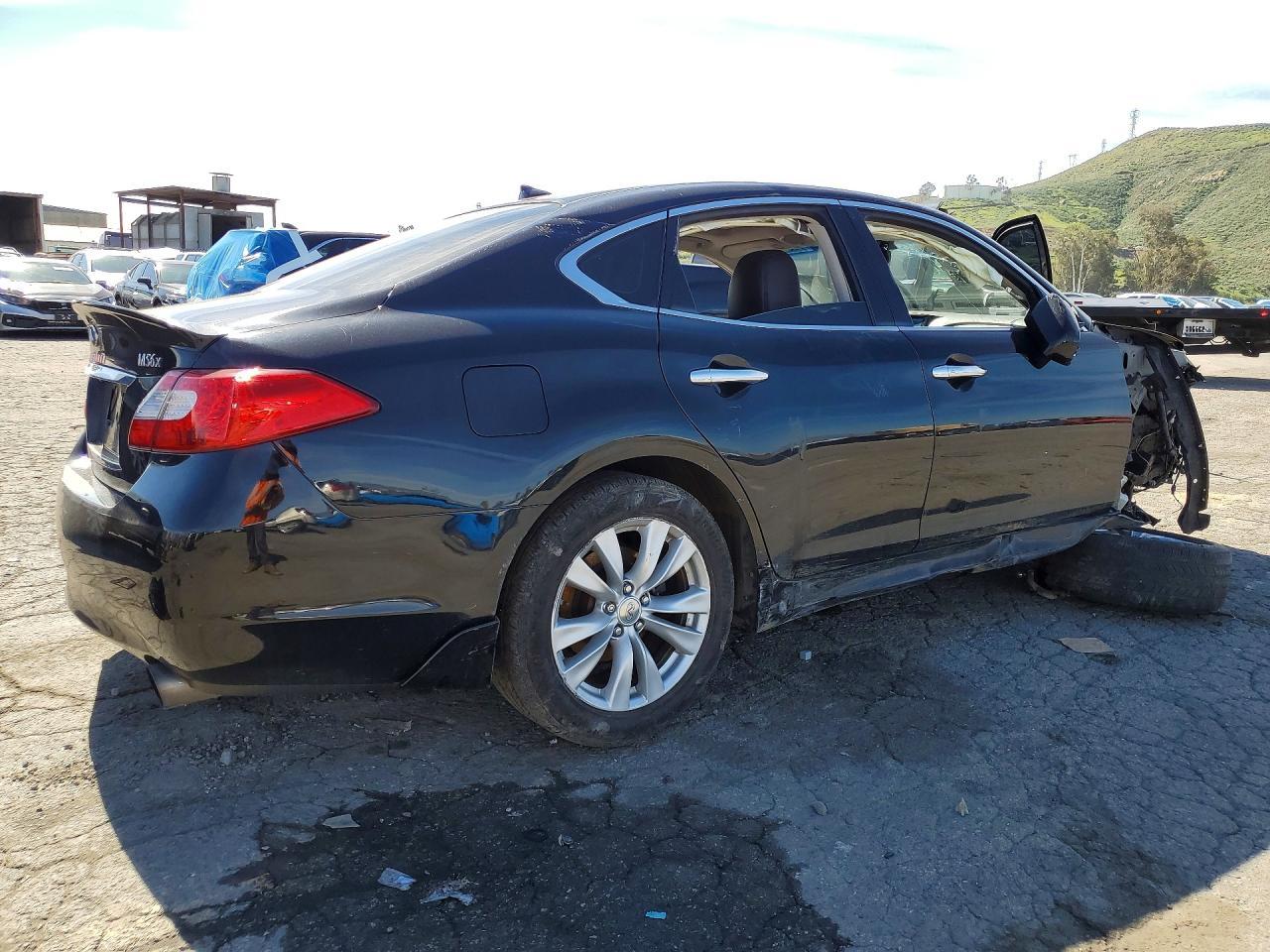 2011 INFINITI M56