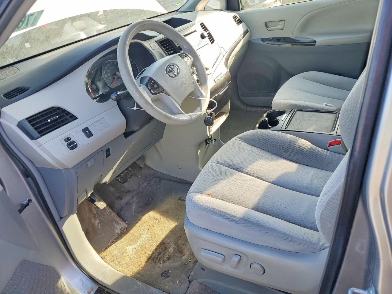 2013 TOYOTA SIENNA