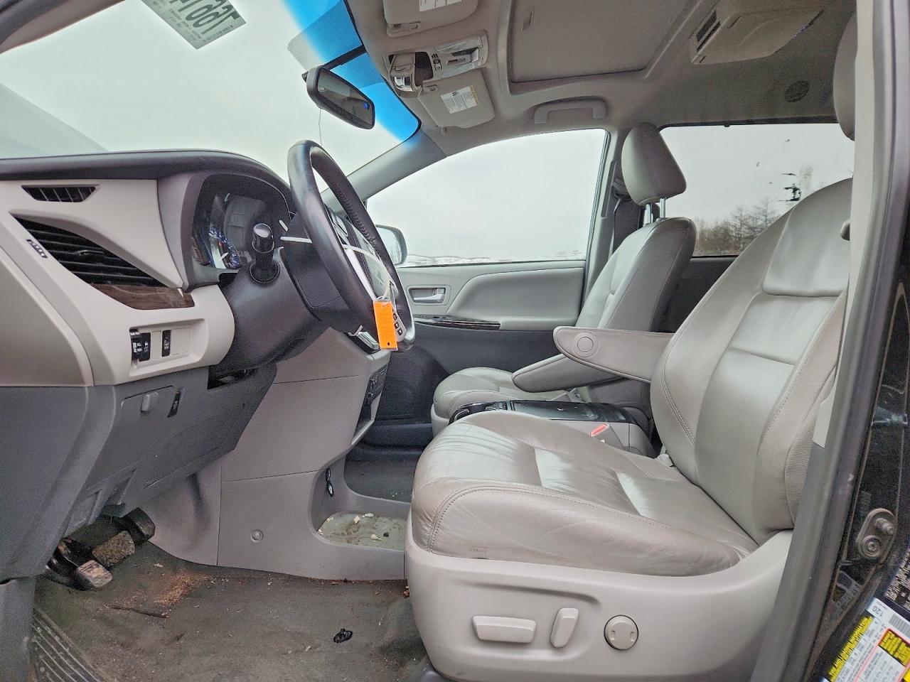 2016 TOYOTA SIENNA