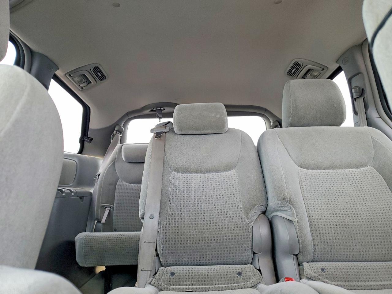 2009 TOYOTA SIENNA