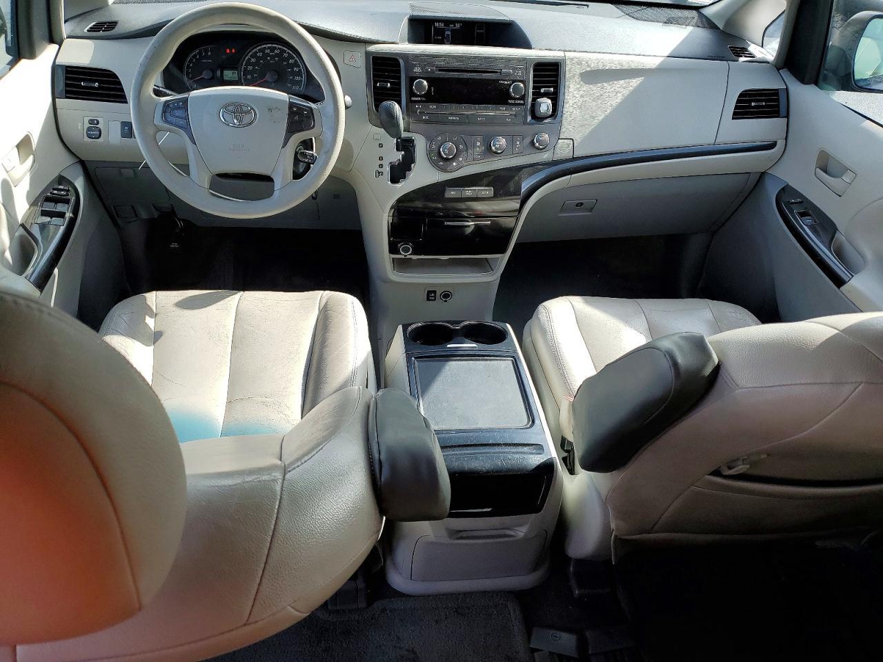 2012 TOYOTA SIENNA