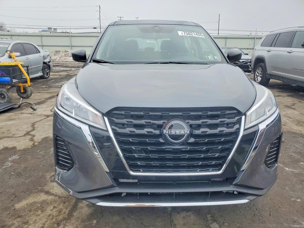 2024 NISSAN KICKS