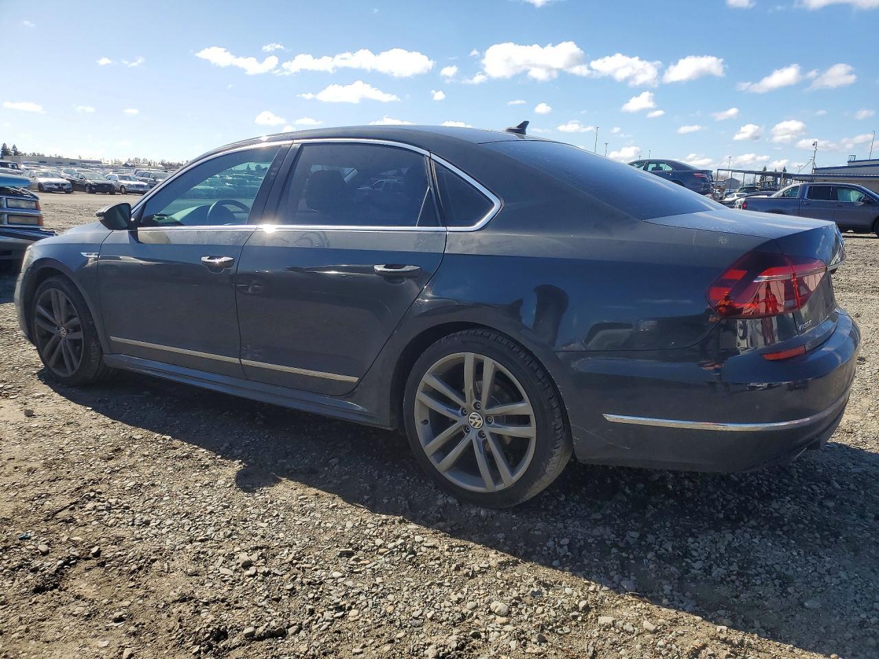 2017 VOLKSWAGEN Passat