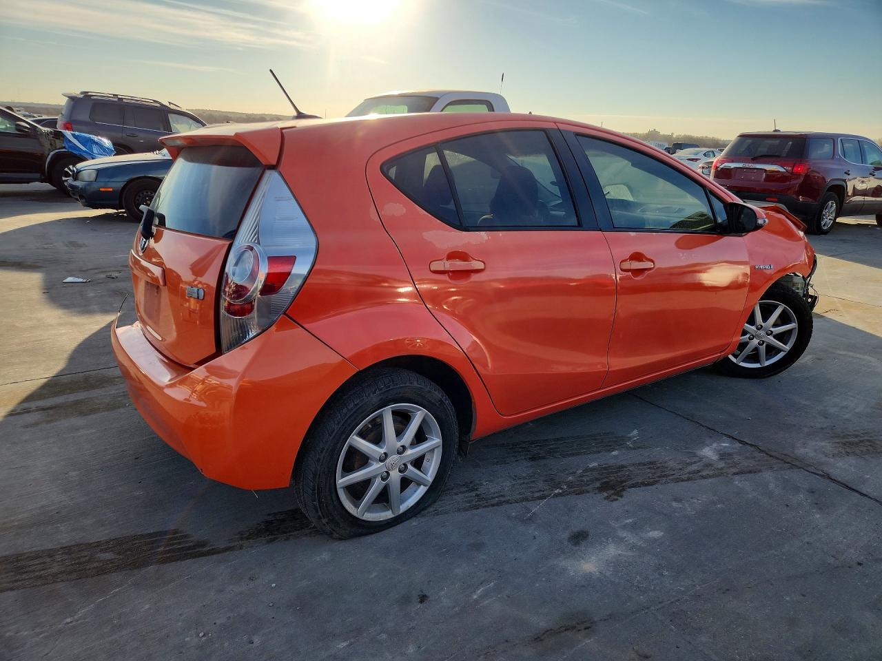 2013 TOYOTA Prius c