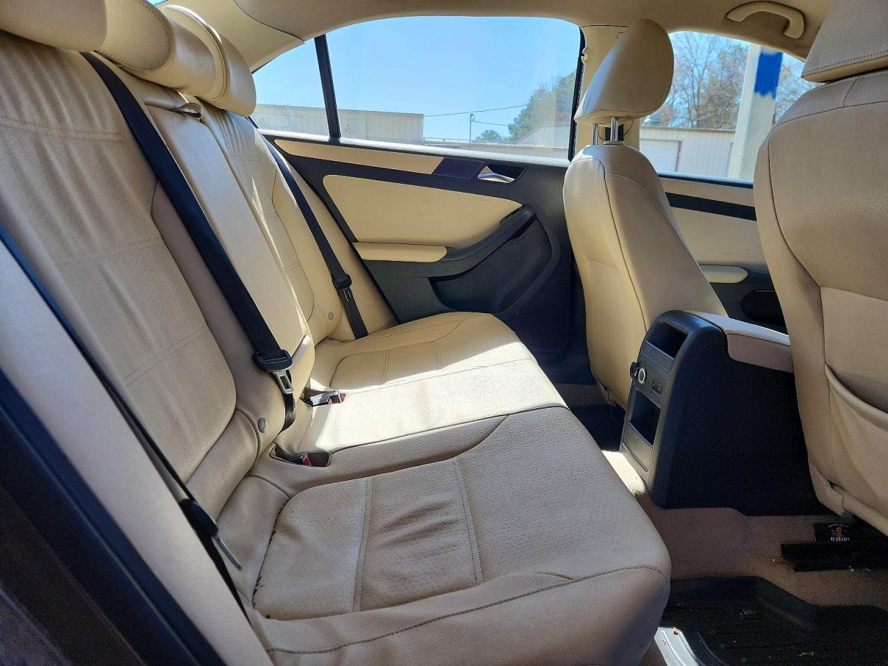 2011 VOLKSWAGEN JETTA