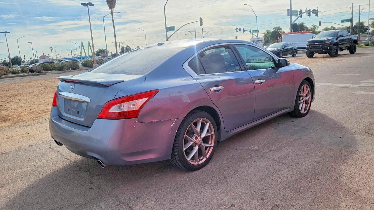 2011 NISSAN Maxima