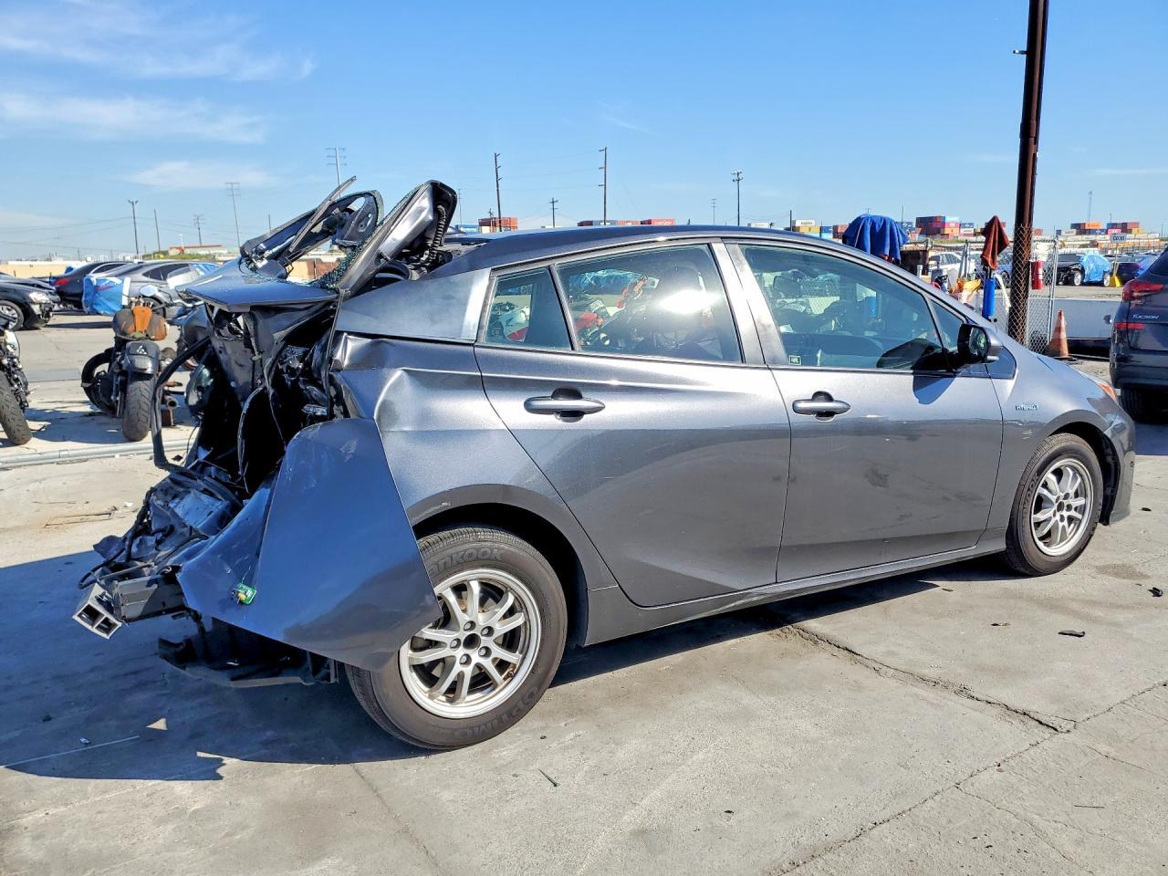 2016 TOYOTA PRIUS