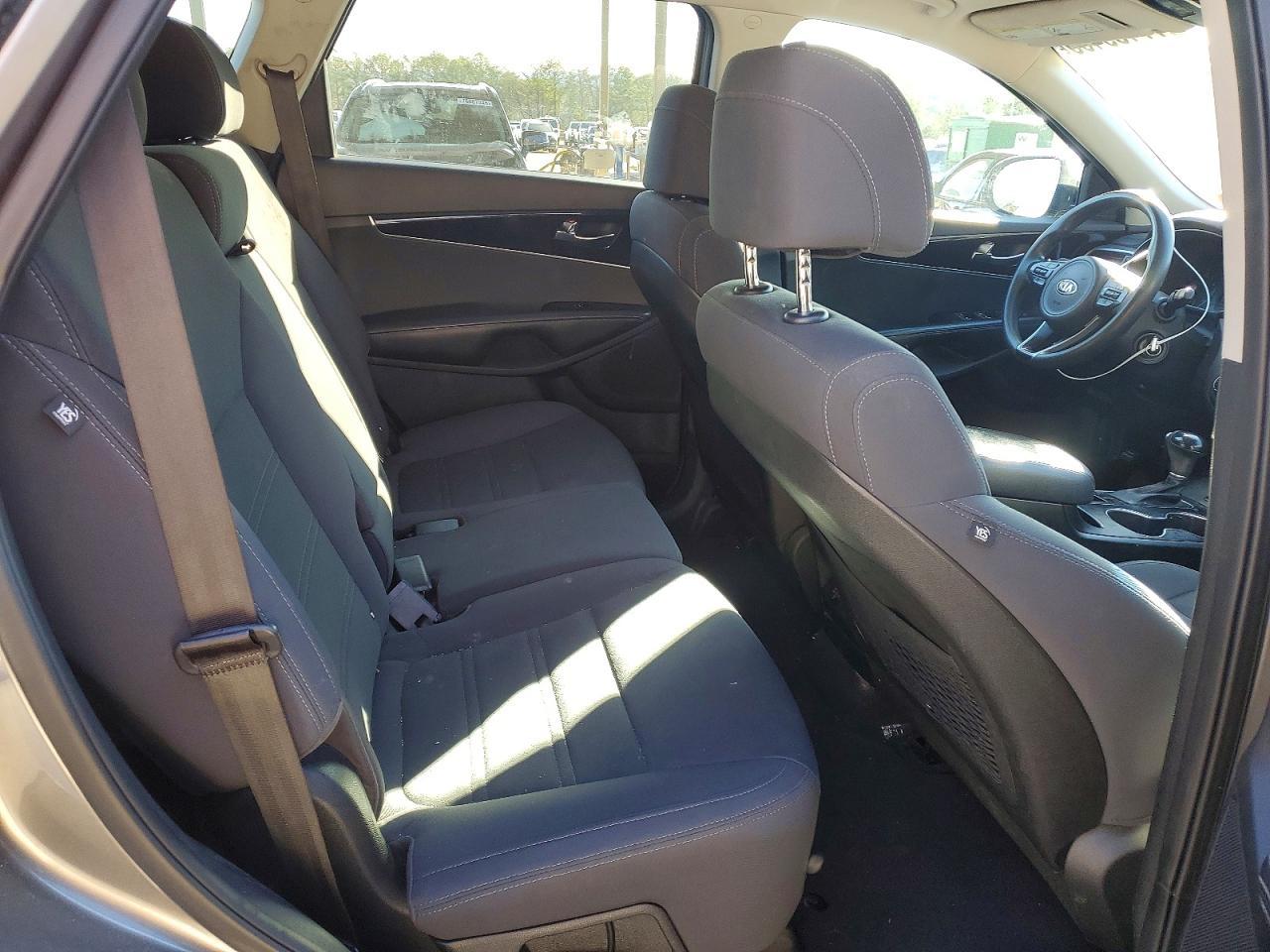 2017 KIA SORENTO