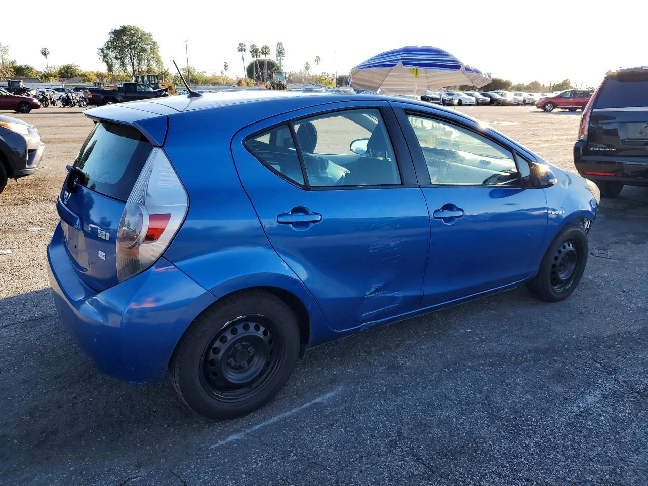 2014 TOYOTA Prius c