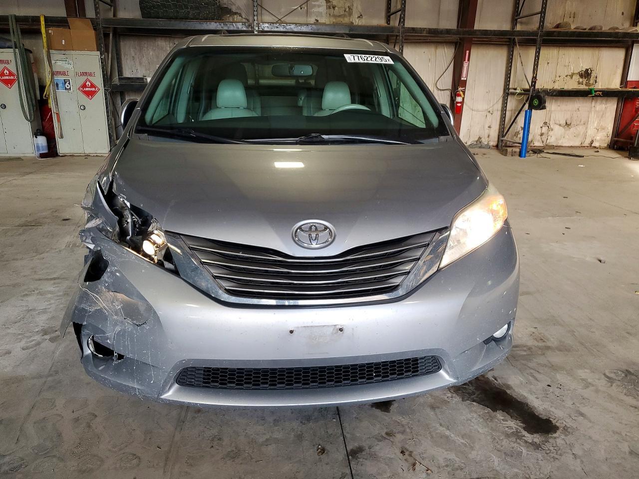 2013 TOYOTA SIENNA