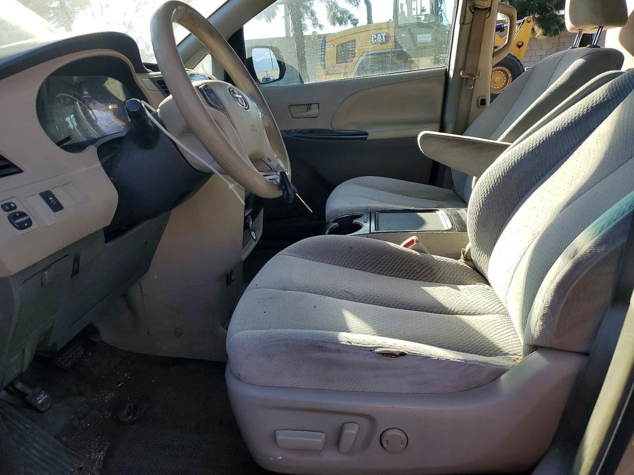 2012 TOYOTA SIENNA
