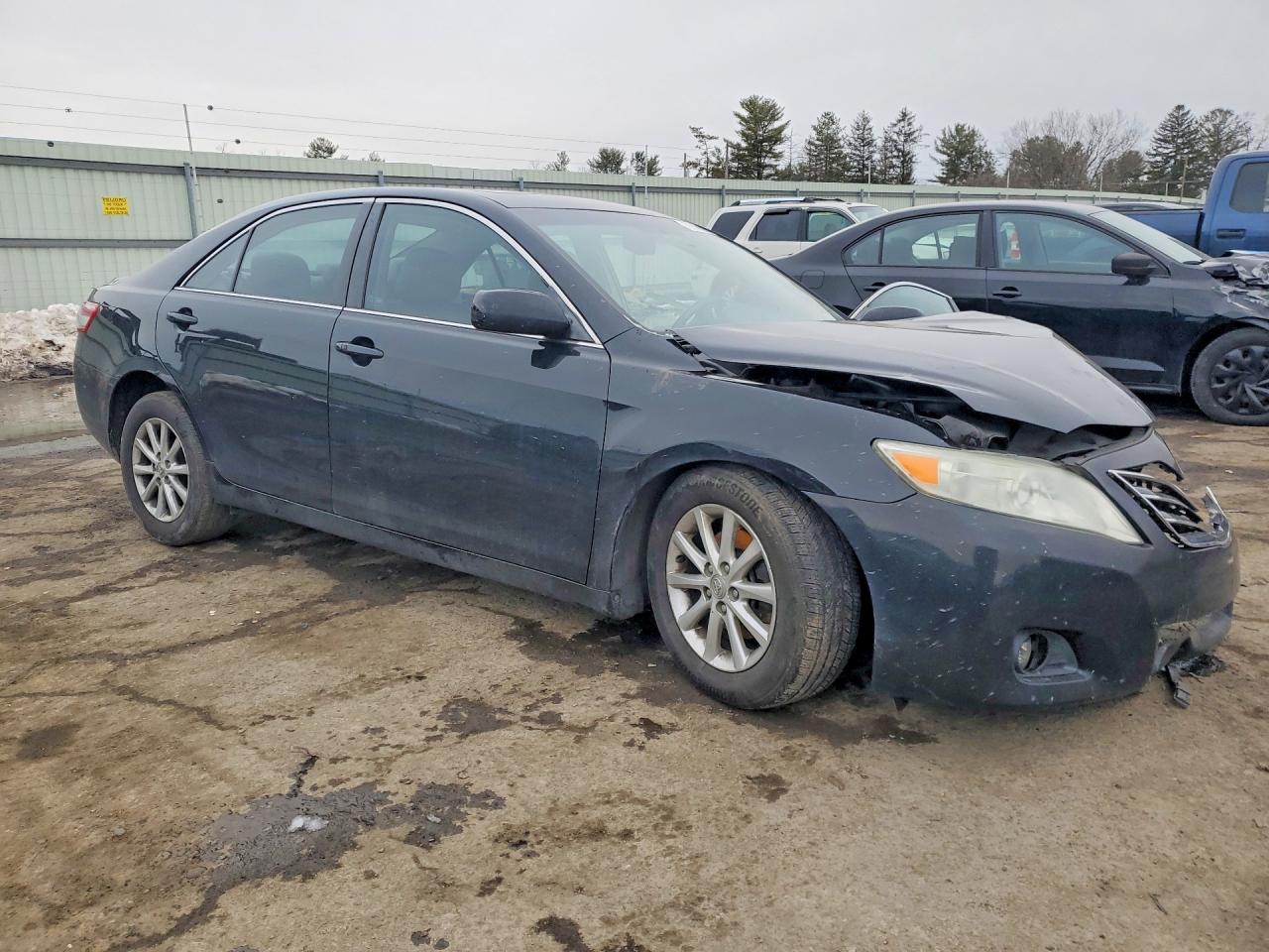2011 TOYOTA CAMRY