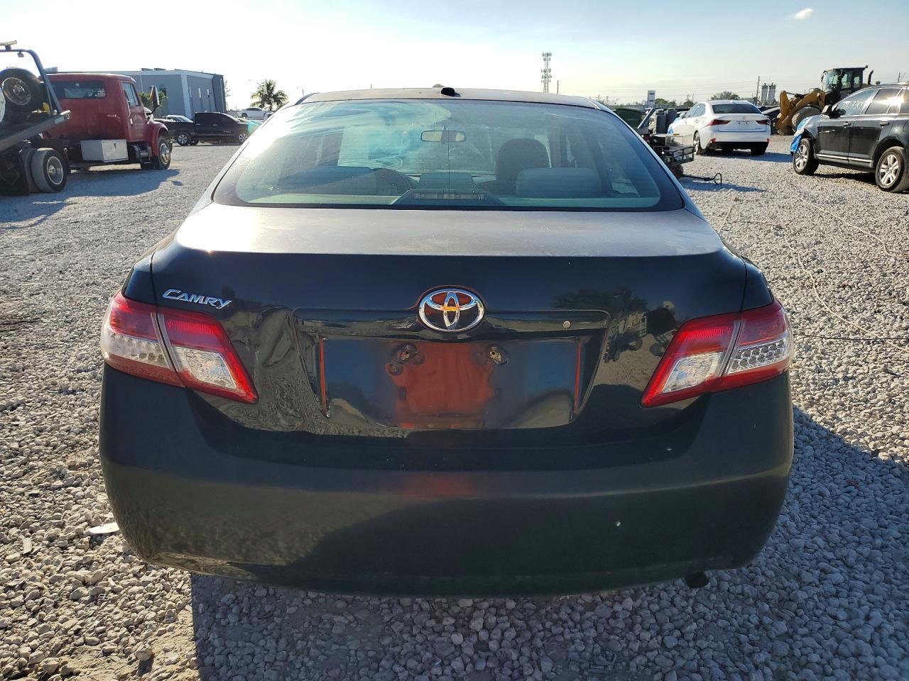 2011 TOYOTA CAMRY