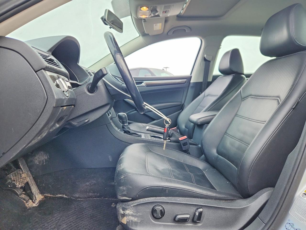 2016 VOLKSWAGEN Passat