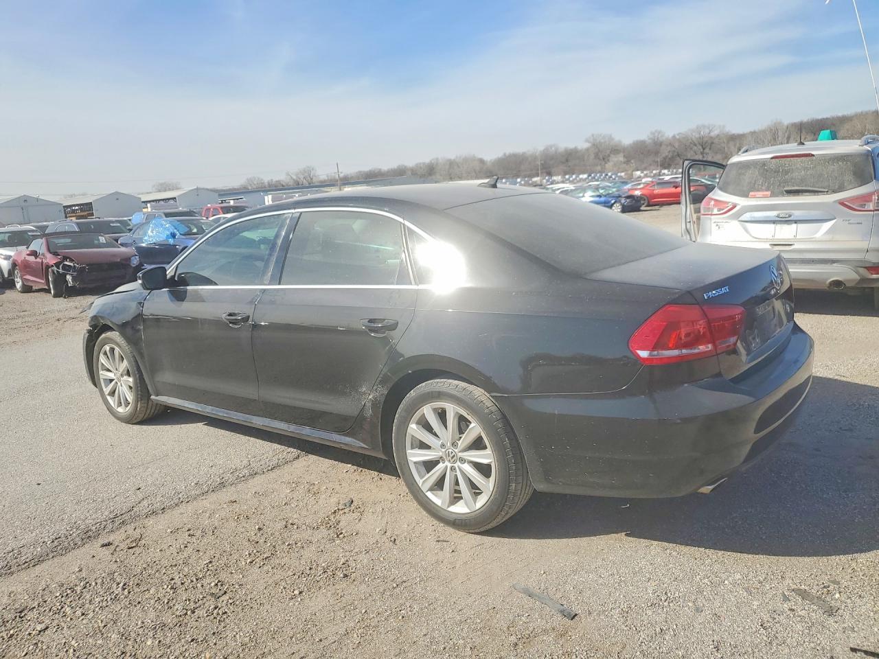 2012 VOLKSWAGEN Passat