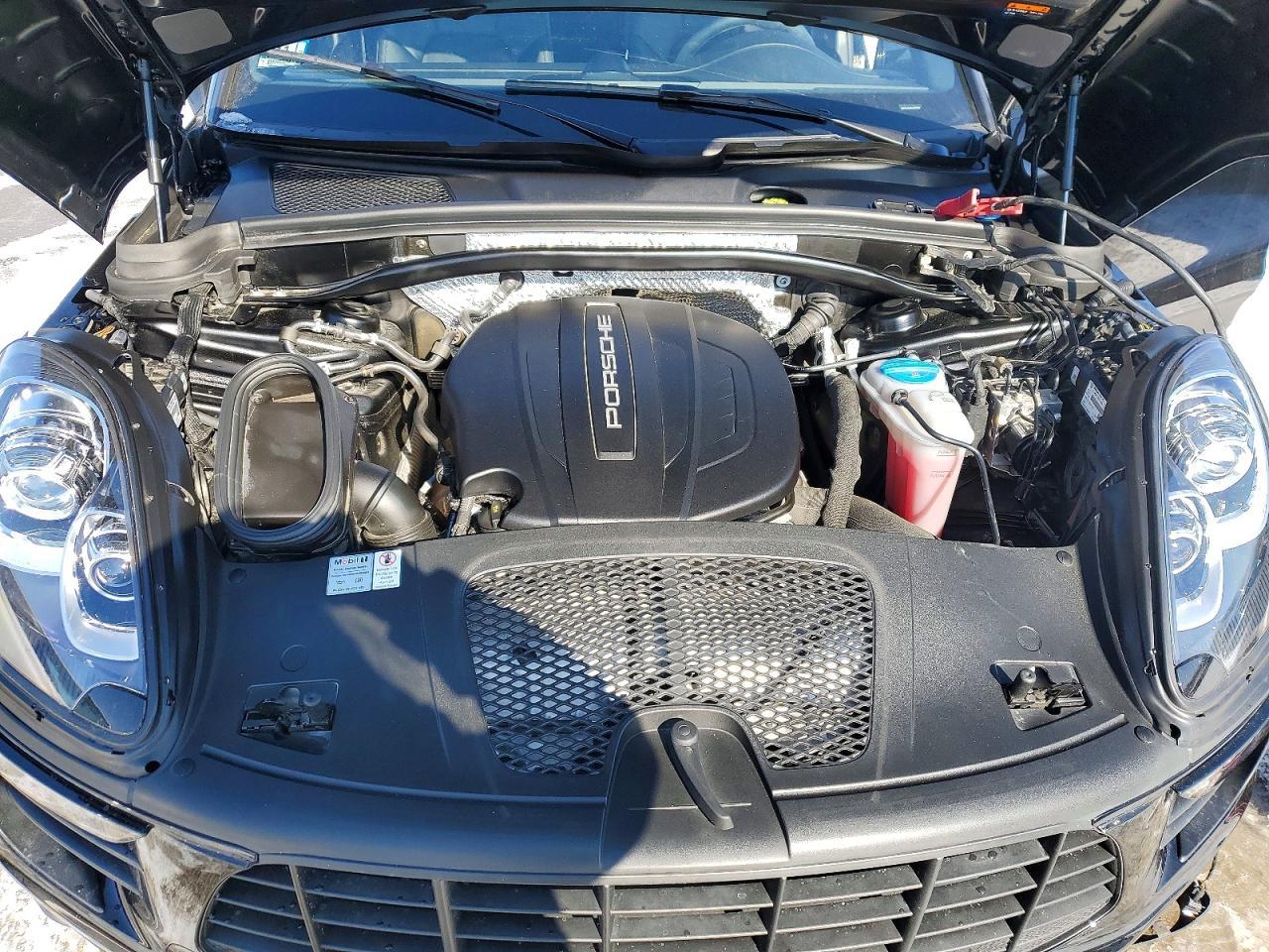 2018 PORSCHE Macan