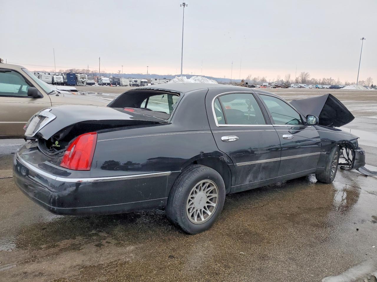 2002 LINCOLN Town Car