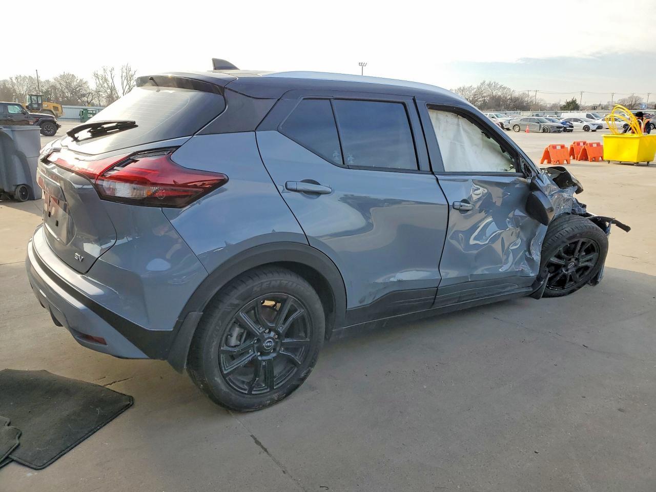 2023 NISSAN KICKS