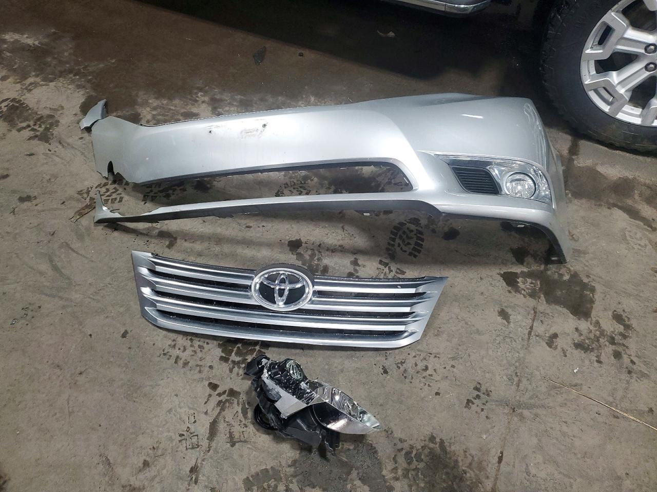 2011 TOYOTA Avalon
