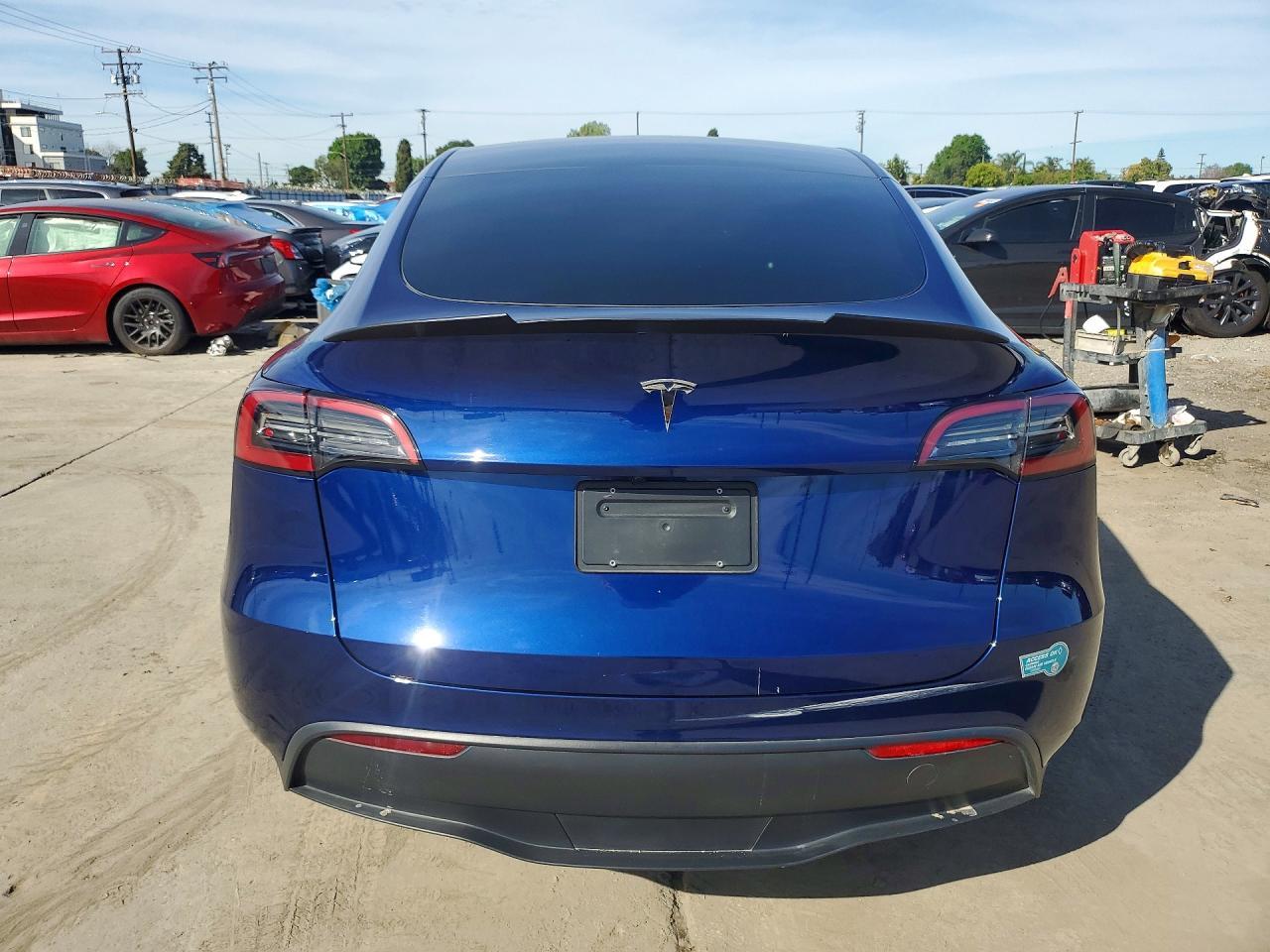 2025 TESLA MODEL Y