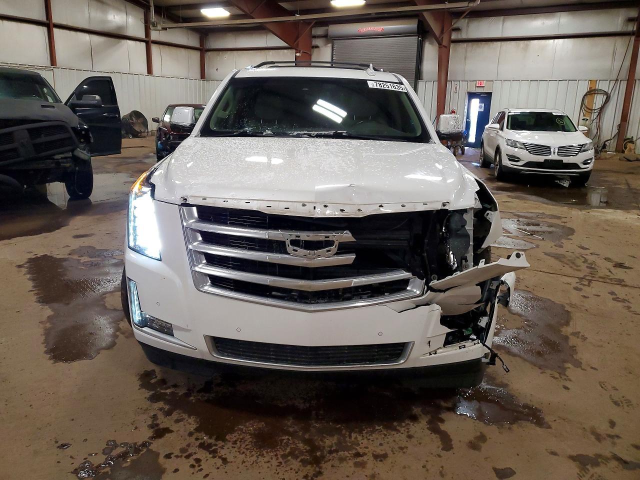 2017 CADILLAC Escalade ESV