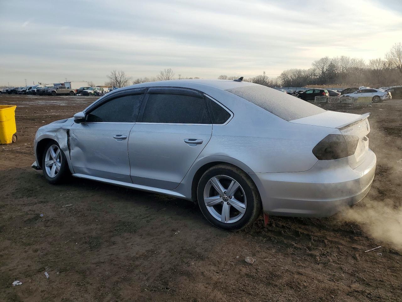 2012 VOLKSWAGEN Passat