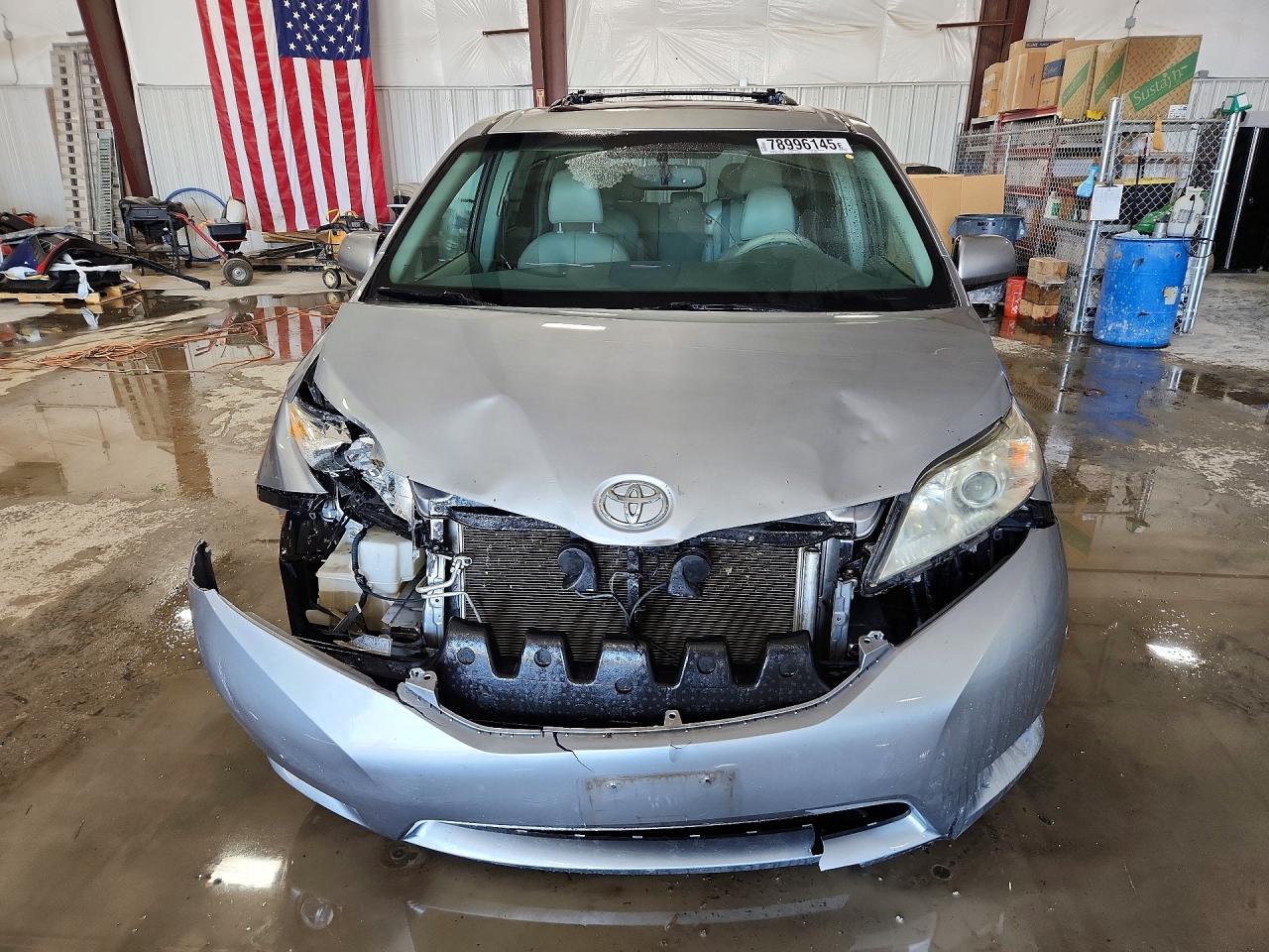 2013 TOYOTA SIENNA