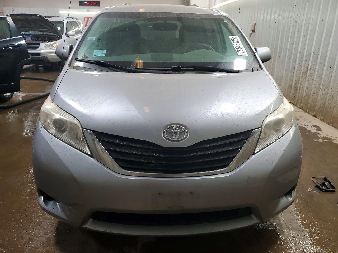 2012 TOYOTA SIENNA