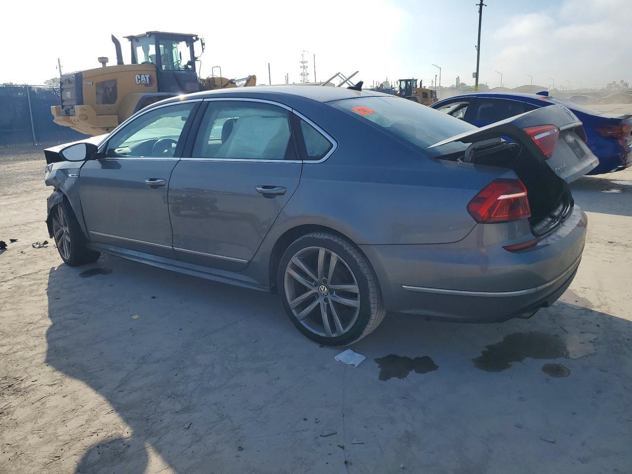 2017 VOLKSWAGEN Passat
