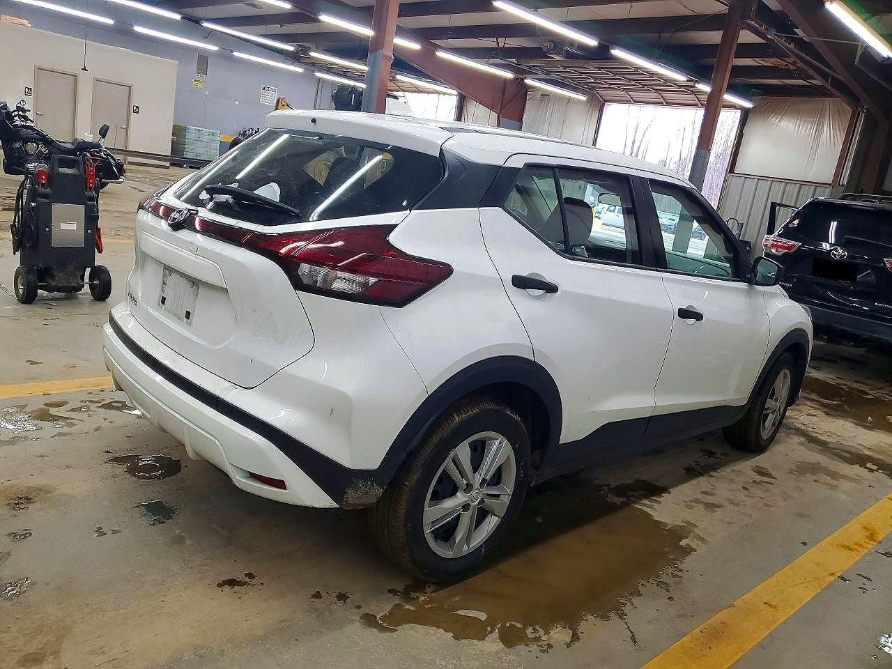2024 NISSAN KICKS