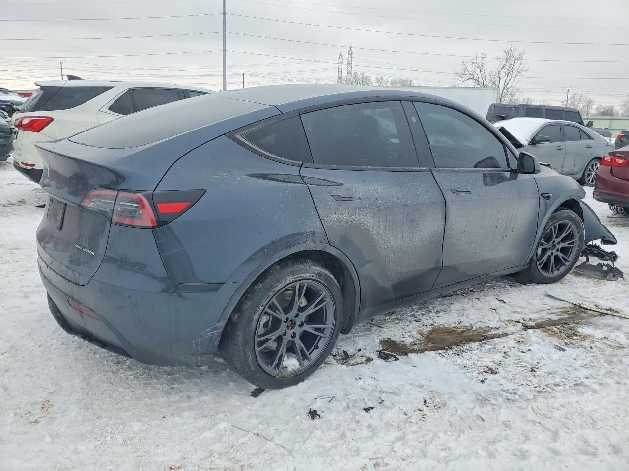2025 TESLA MODEL Y
