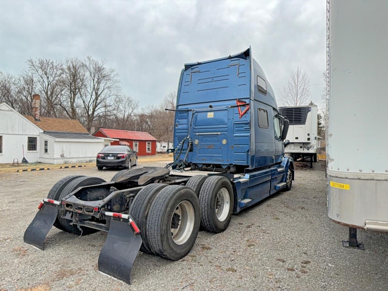 2017 VOLVO Vn