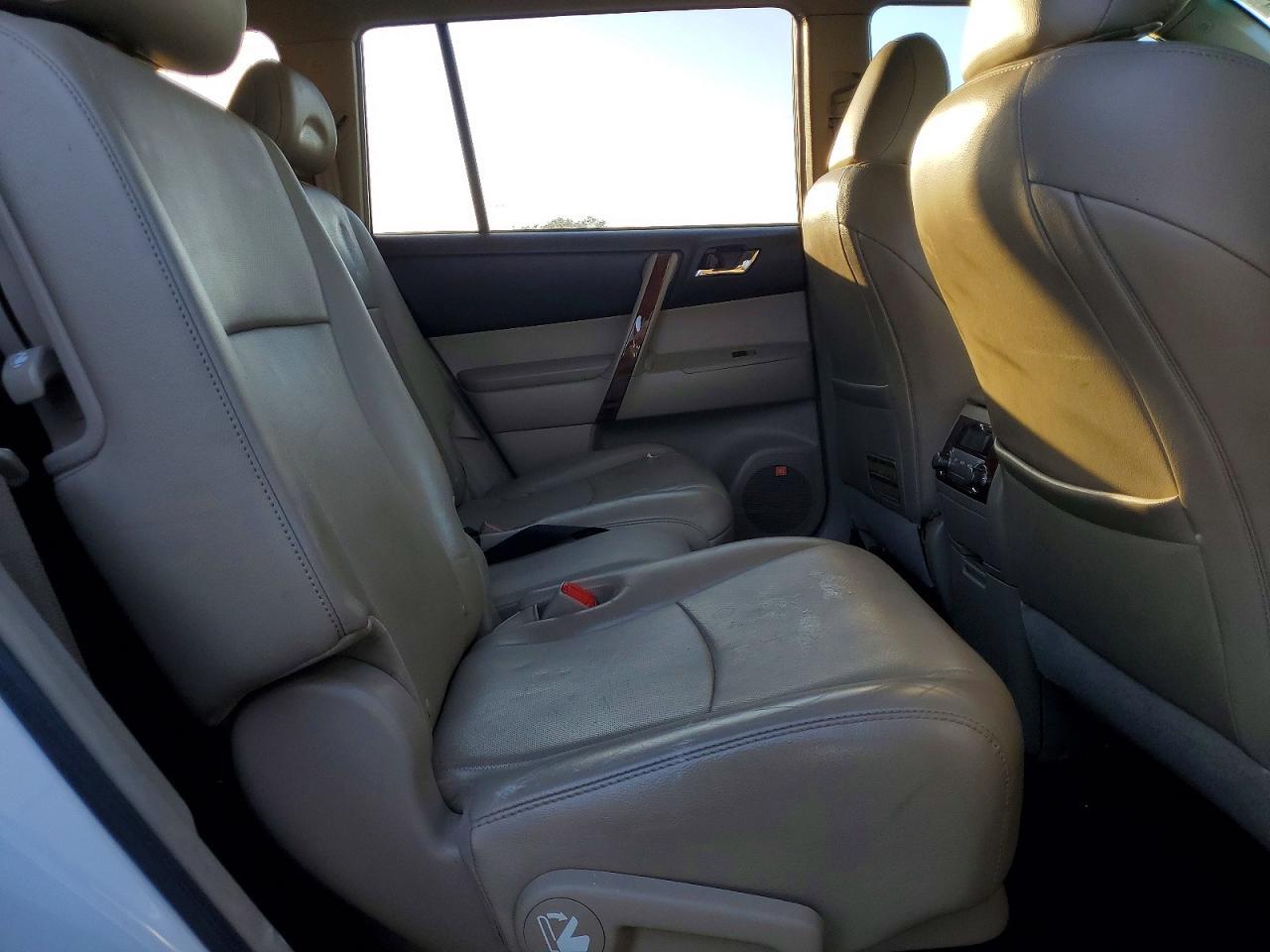 2013 TOYOTA HIGHLANDER