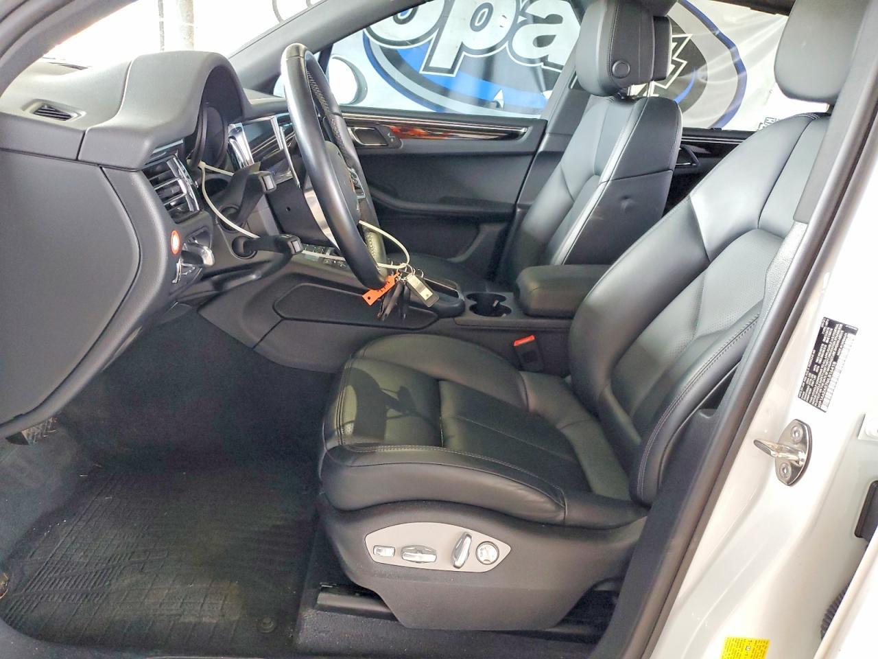 2021 PORSCHE Macan